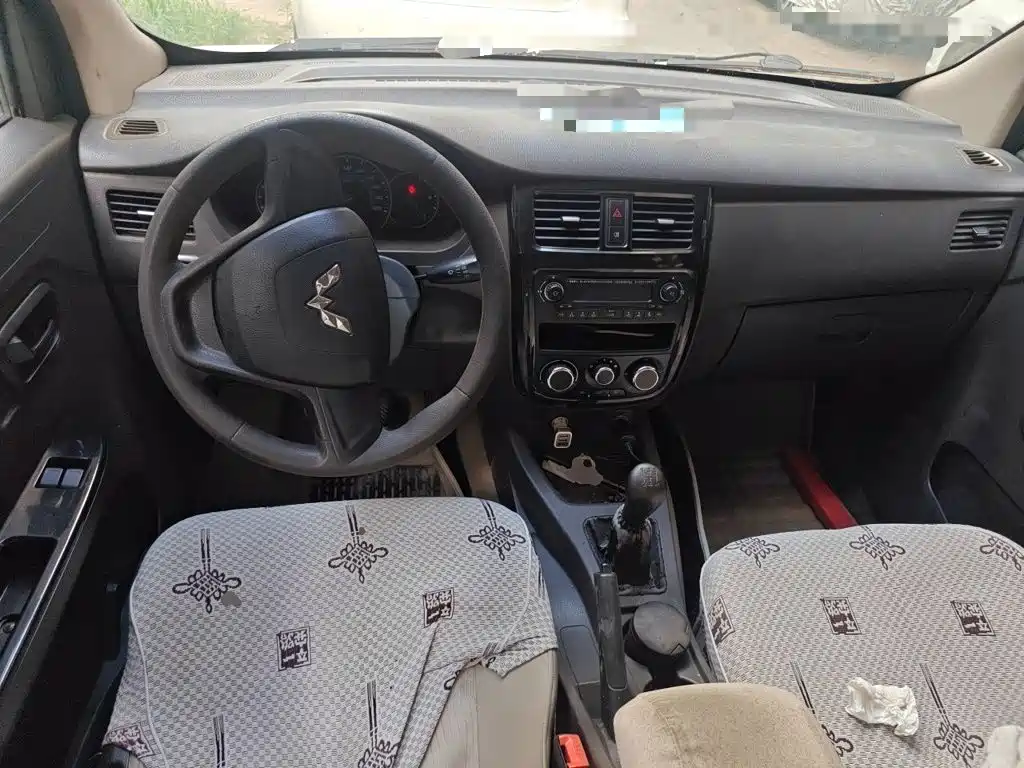Wuling Rongguang V — миниатюра 10