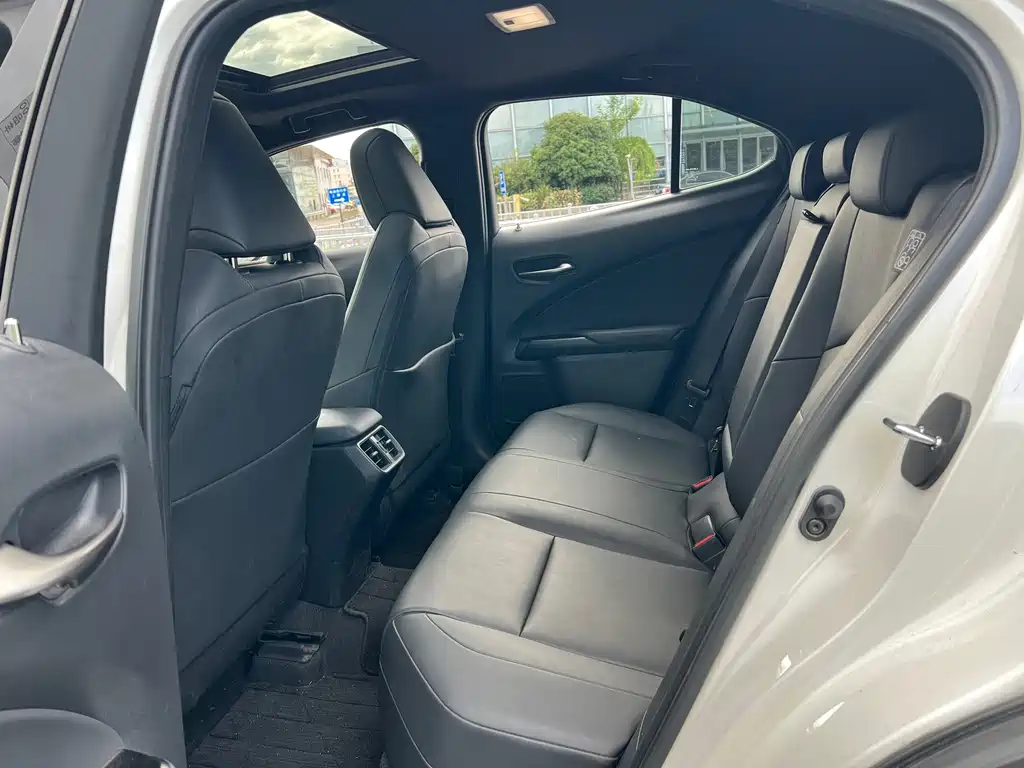 Lexus UX — миниатюра 8