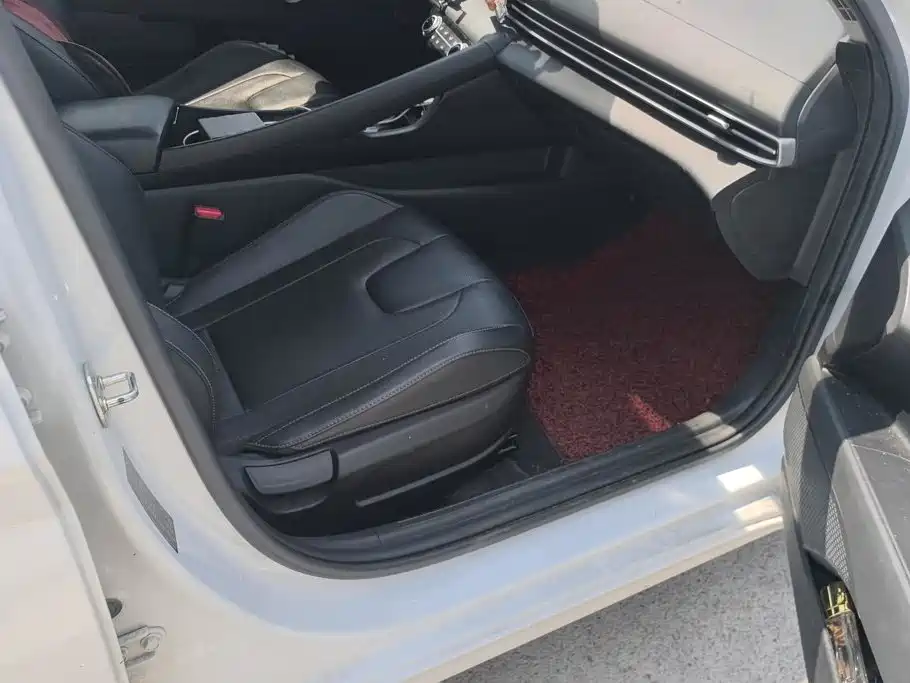 Hyundai Elantra — миниатюра 8