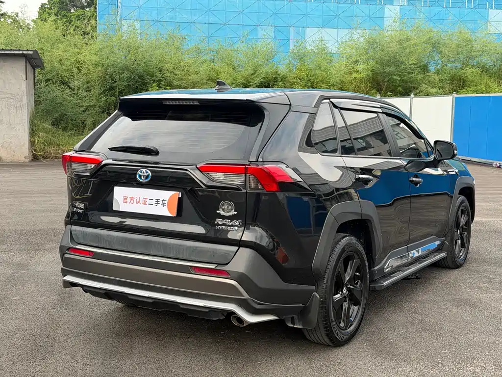 Toyota RAV4 — миниатюра 13