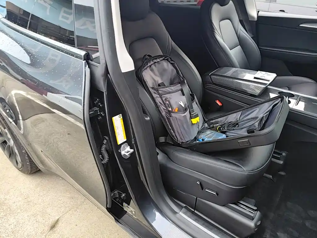 Tesla Model Y — миниатюра 25