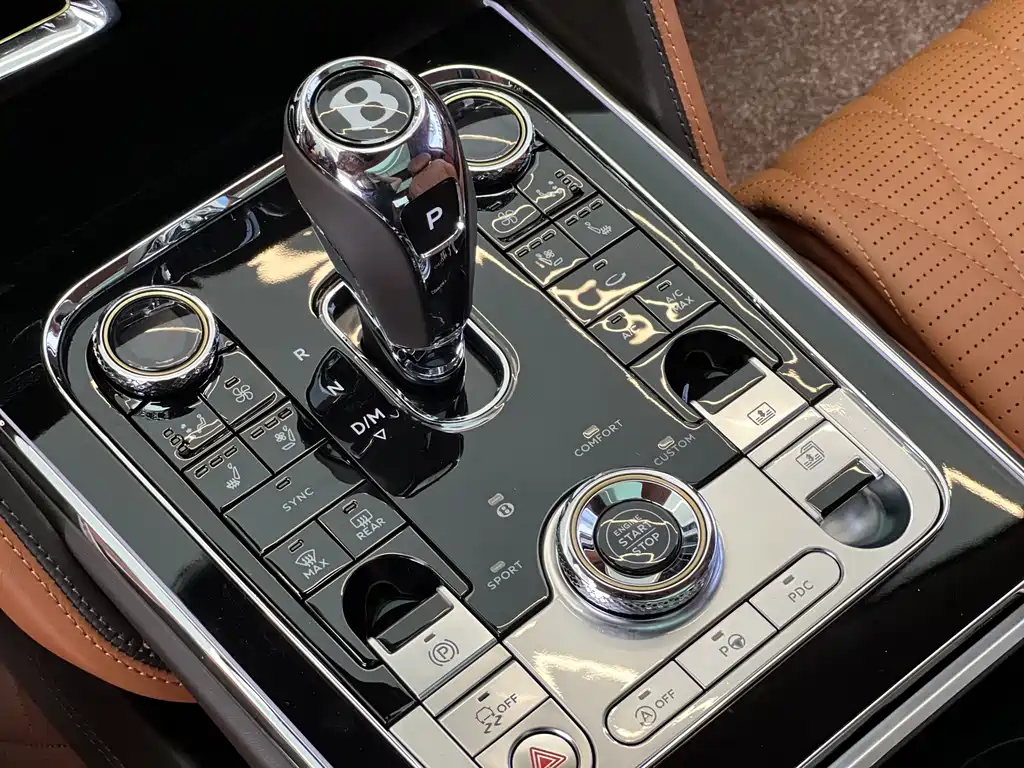 Bentley Flying Spur — миниатюра 20