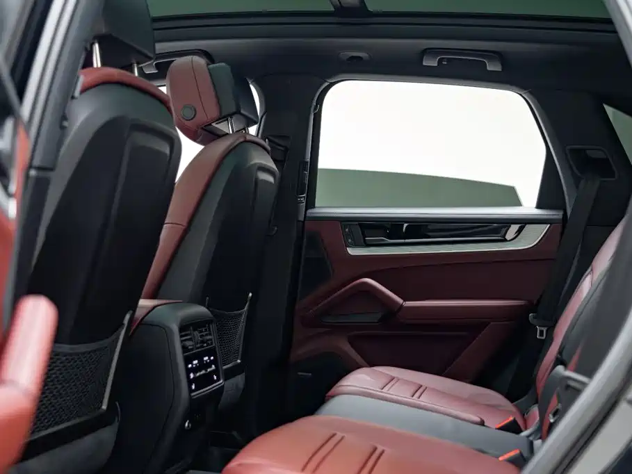 Porsche Cayenne — миниатюра 9