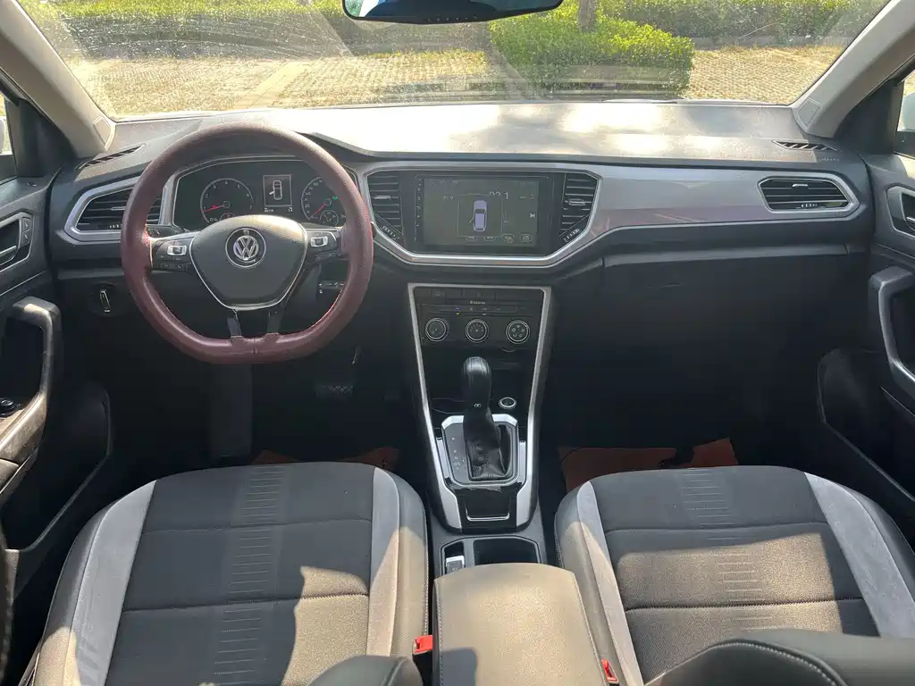 Volkswagen T-Roc — миниатюра 8