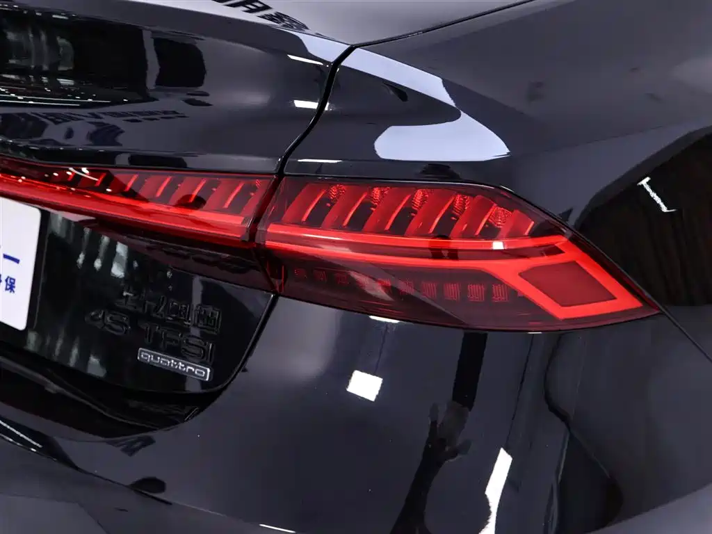 Audi A7L 2023 45 TFSI quattro S-line
