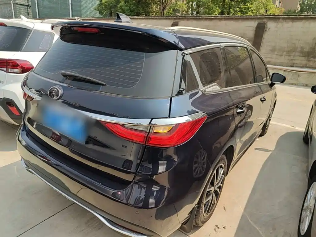 BYD MAX — миниатюра 7