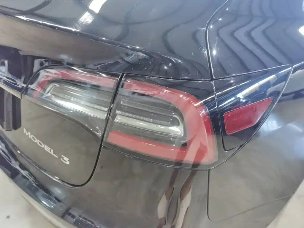 Tesla Model 3 — миниатюра 8