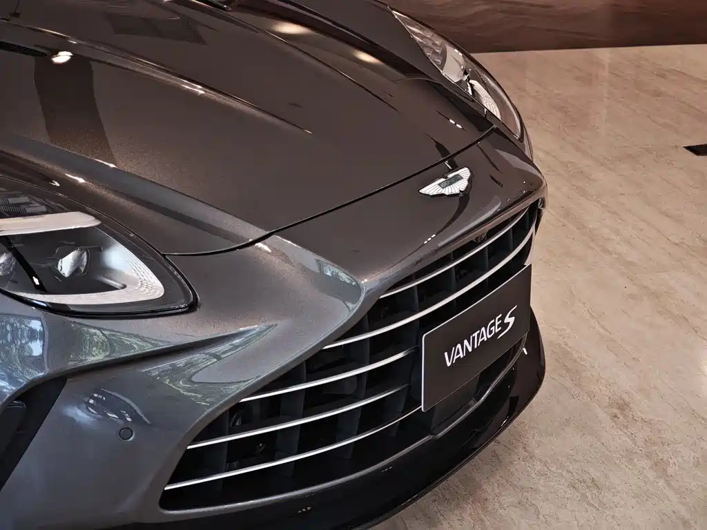 Aston Martin V8 Vantage — миниатюра 4