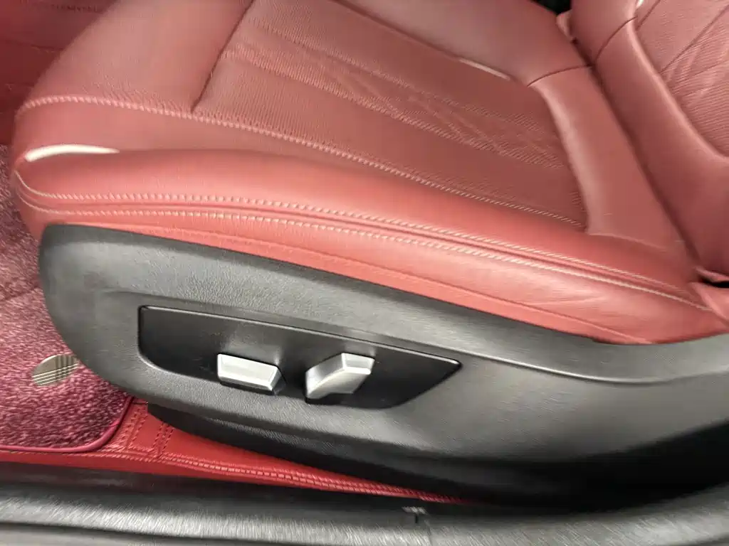 BMW 5 Series — миниатюра 11