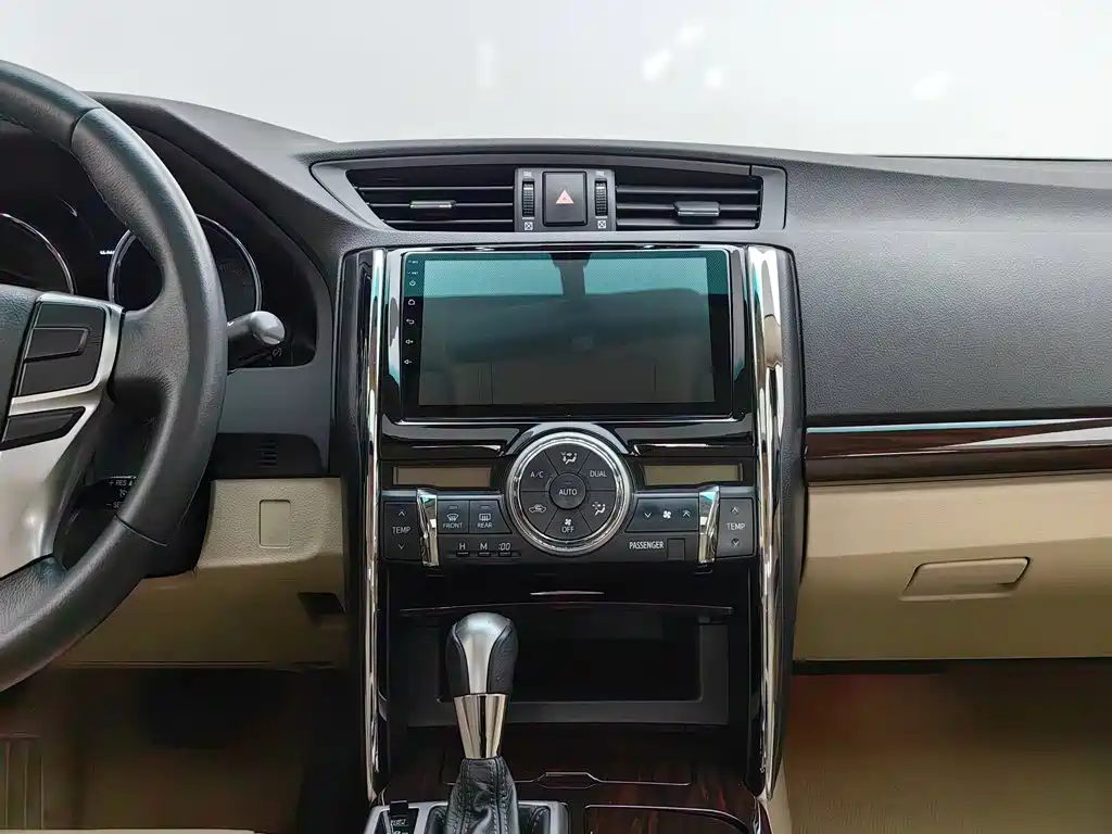 Toyota Reiz — миниатюра 12