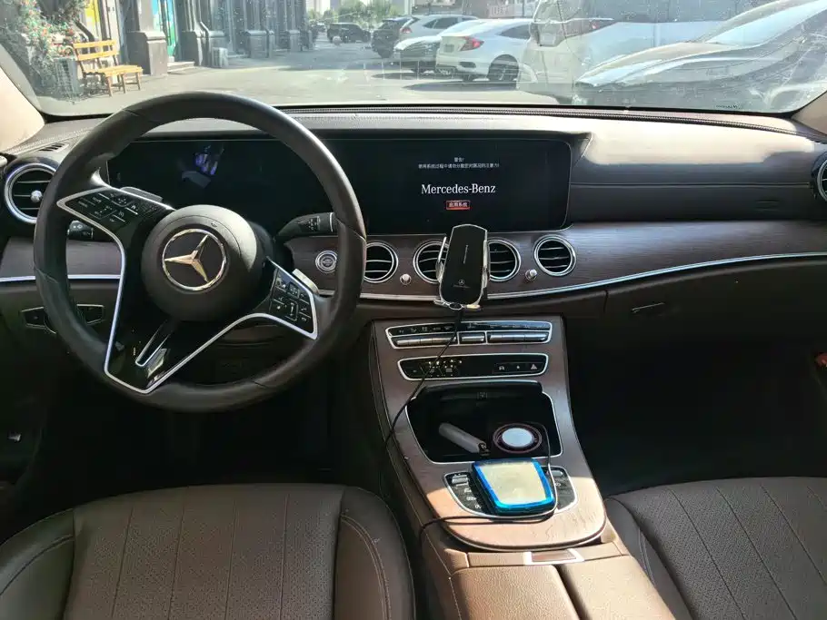 Mercedes-Benz E-Class — миниатюра 12