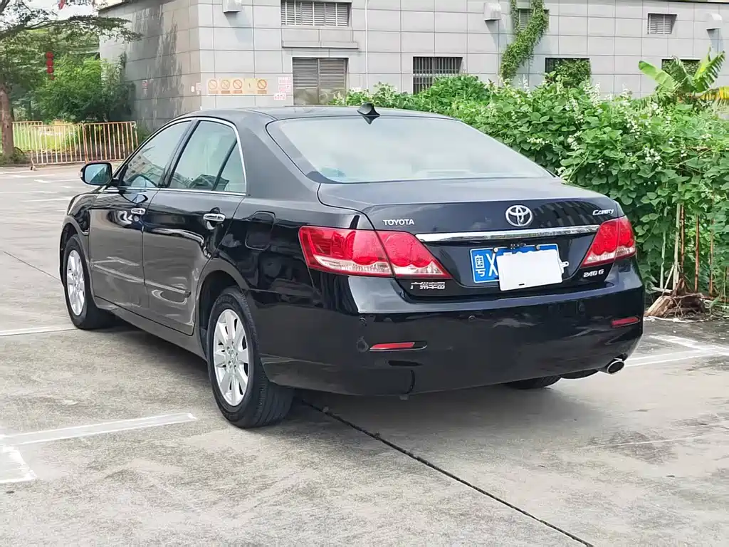 Toyota Camry — миниатюра 5