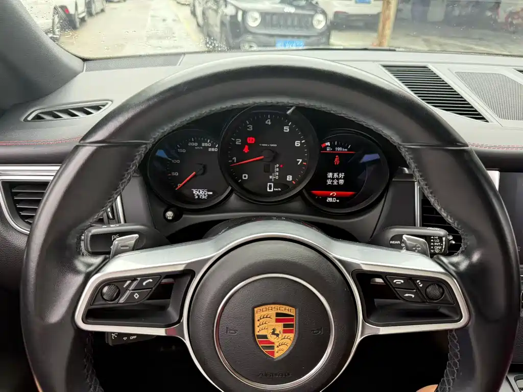Porsche Macan — миниатюра 5