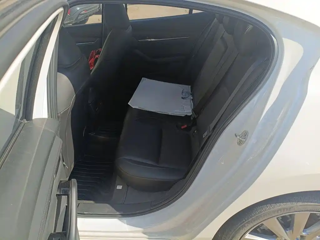 Mazda 3 Axela — миниатюра 18