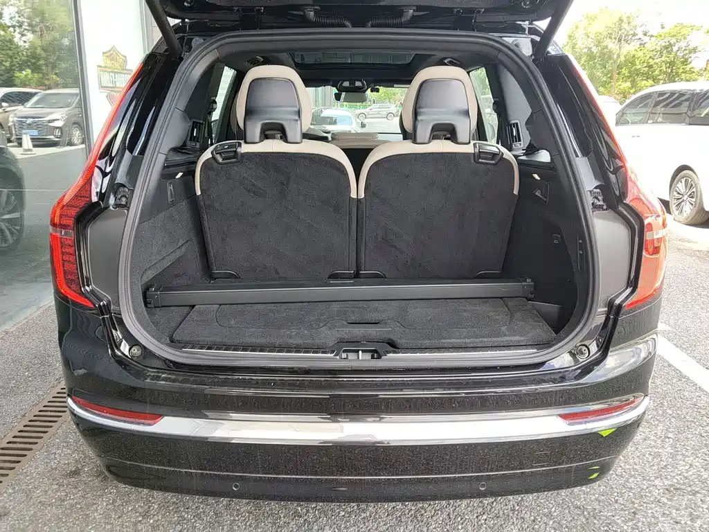 Volvo XC90 PHEV — миниатюра 10