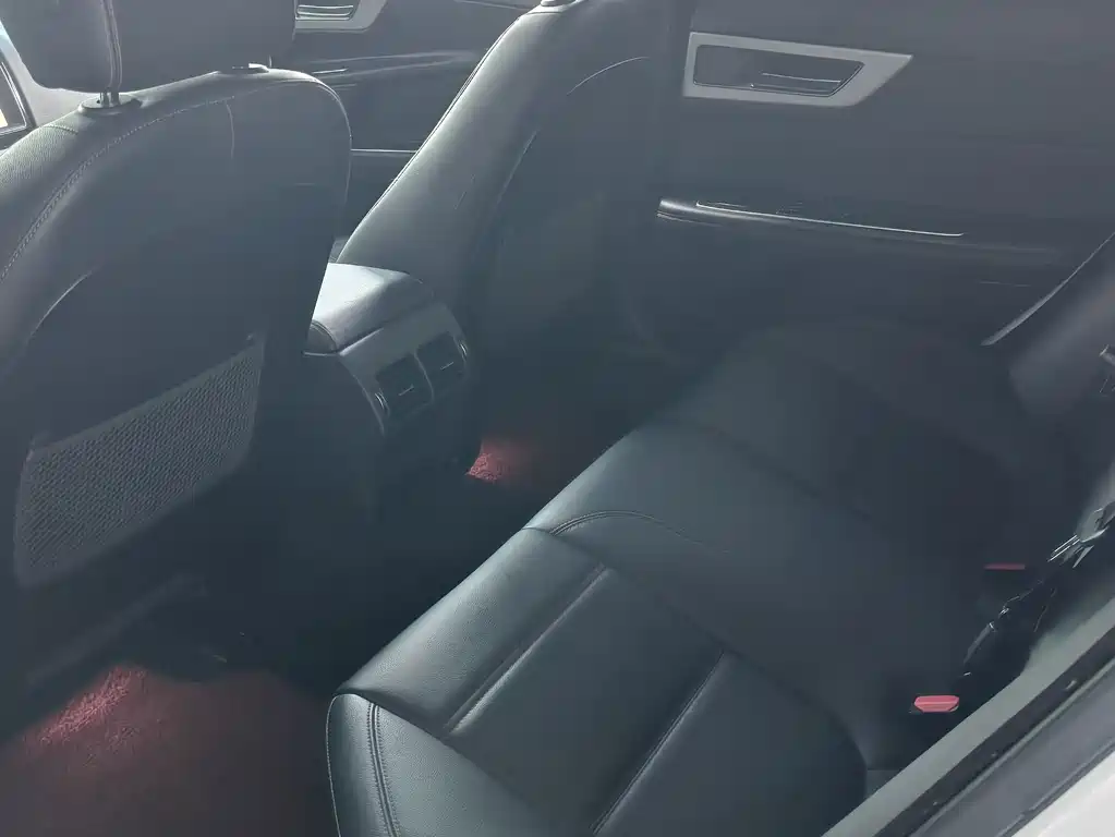 Jaguar XEL — миниатюра 6
