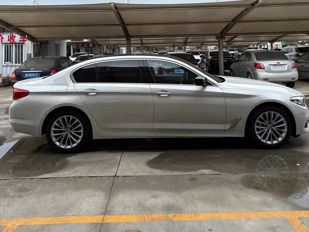 BMW 5 Series — миниатюра 3