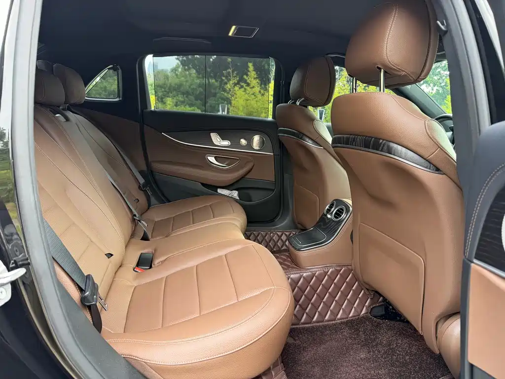 Mercedes-Benz E-Class — миниатюра 11