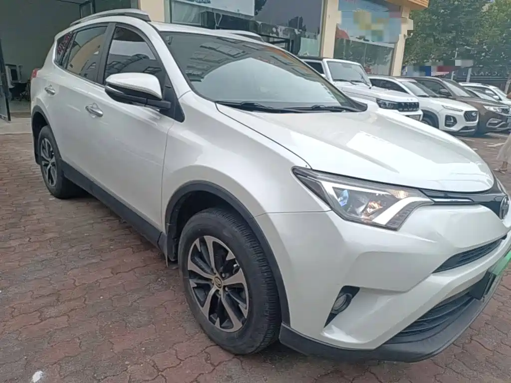 Toyota RAV4 — миниатюра 4