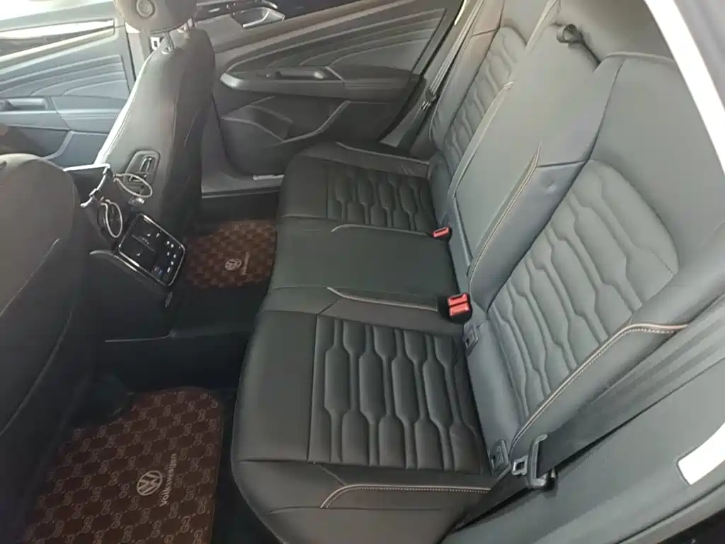 Volkswagen Passat PHEV — миниатюра 17