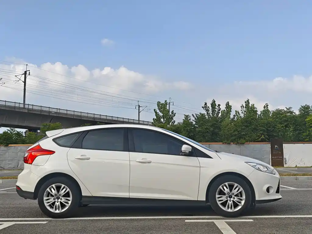 Ford Focus — миниатюра 11