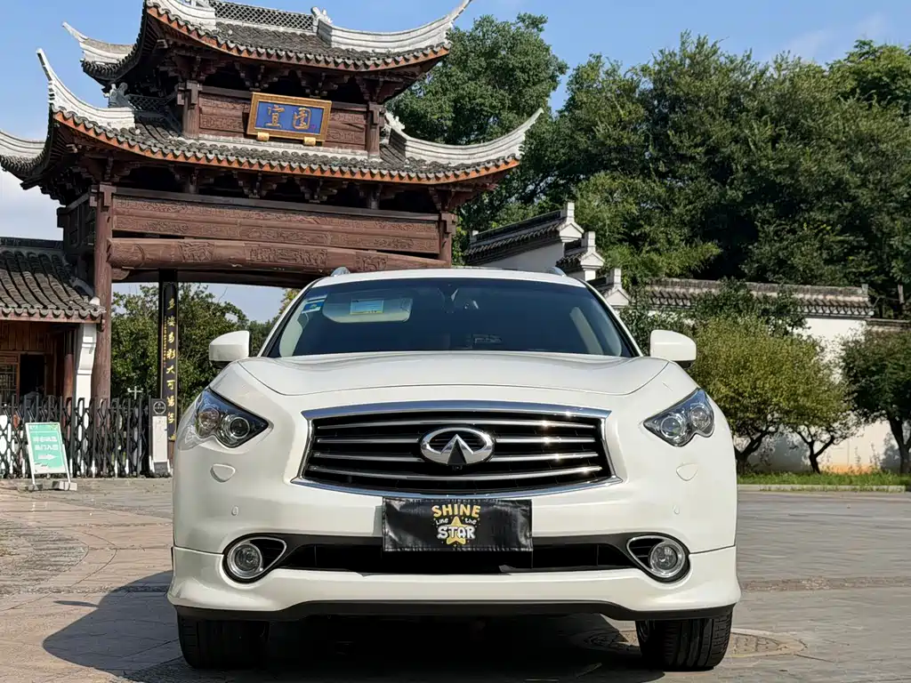 Infiniti QX70 — миниатюра 3