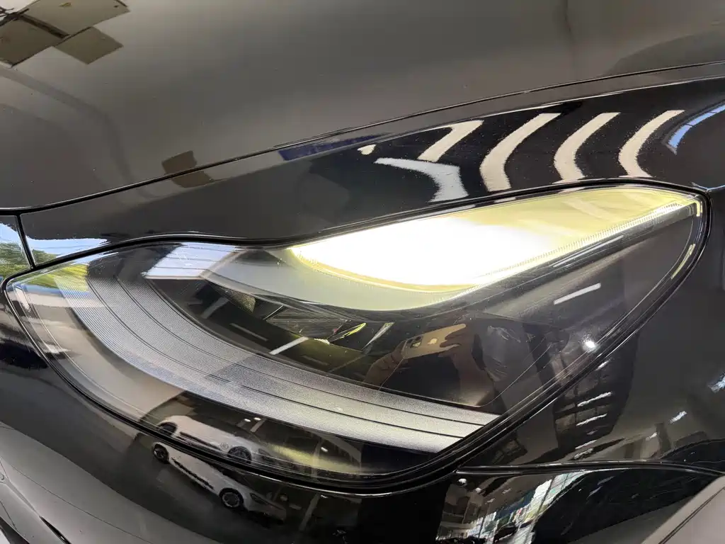 Tesla Model 3 — миниатюра 18