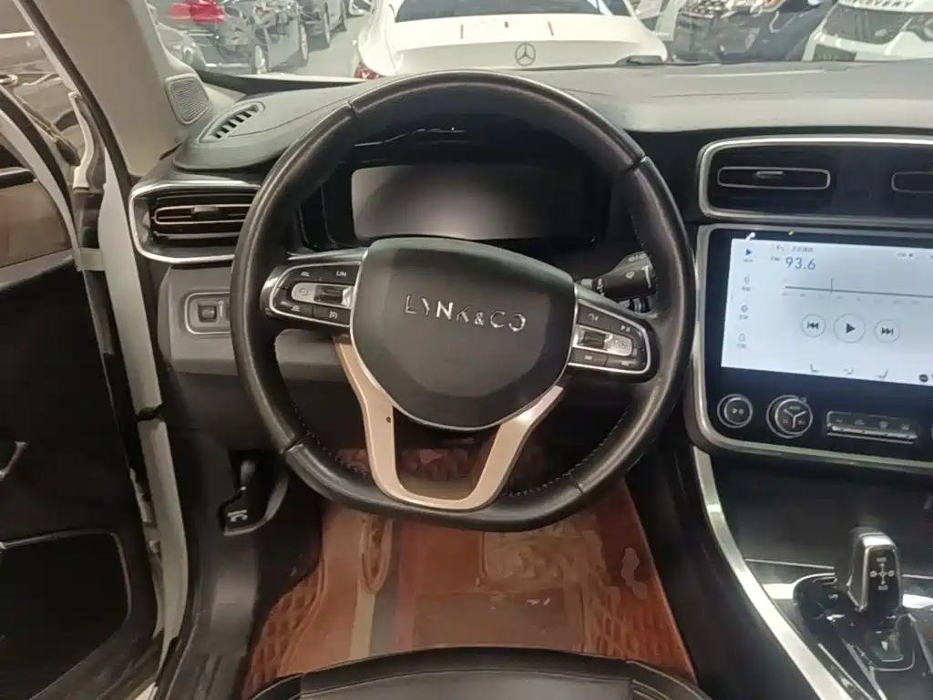 Lynk & Co 01 — миниатюра 11
