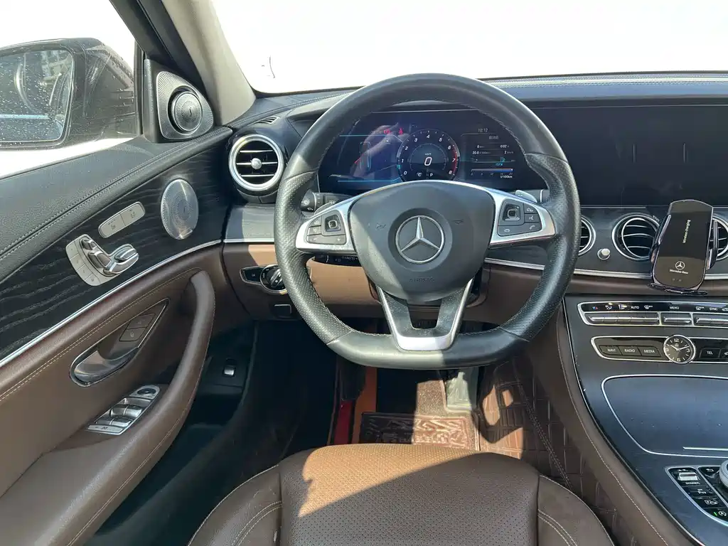 Mercedes-Benz E-Class — миниатюра 13