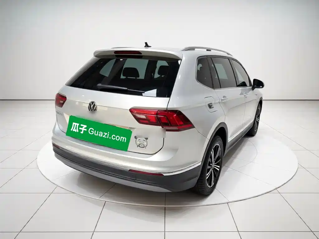 Volkswagen Tiguan L — миниатюра 6