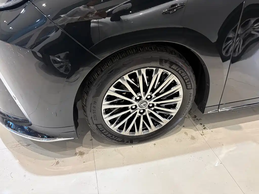 Lexus LM — миниатюра 2