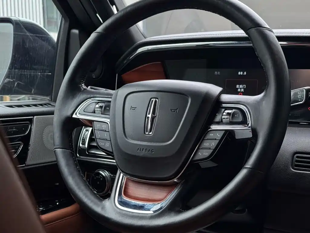 Lincoln Navigator — миниатюра 3
