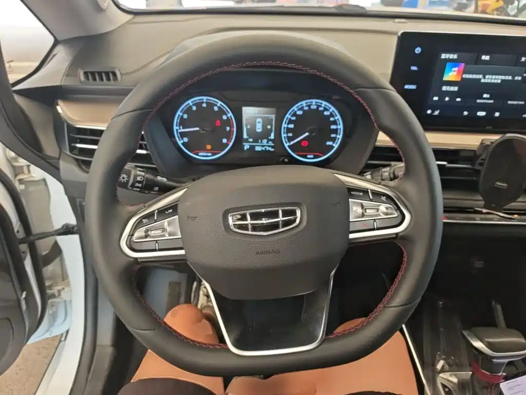 Geely Vision X3 — миниатюра 11