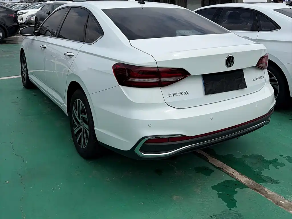 Volkswagen Lavida — миниатюра 5