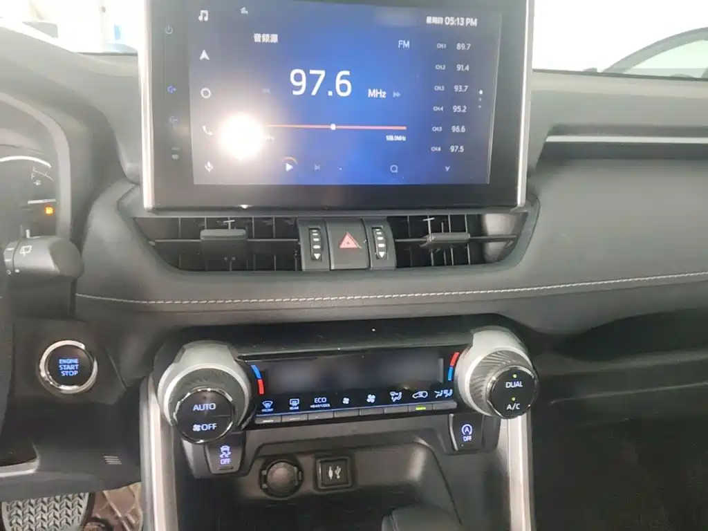 Toyota RAV4 — миниатюра 6