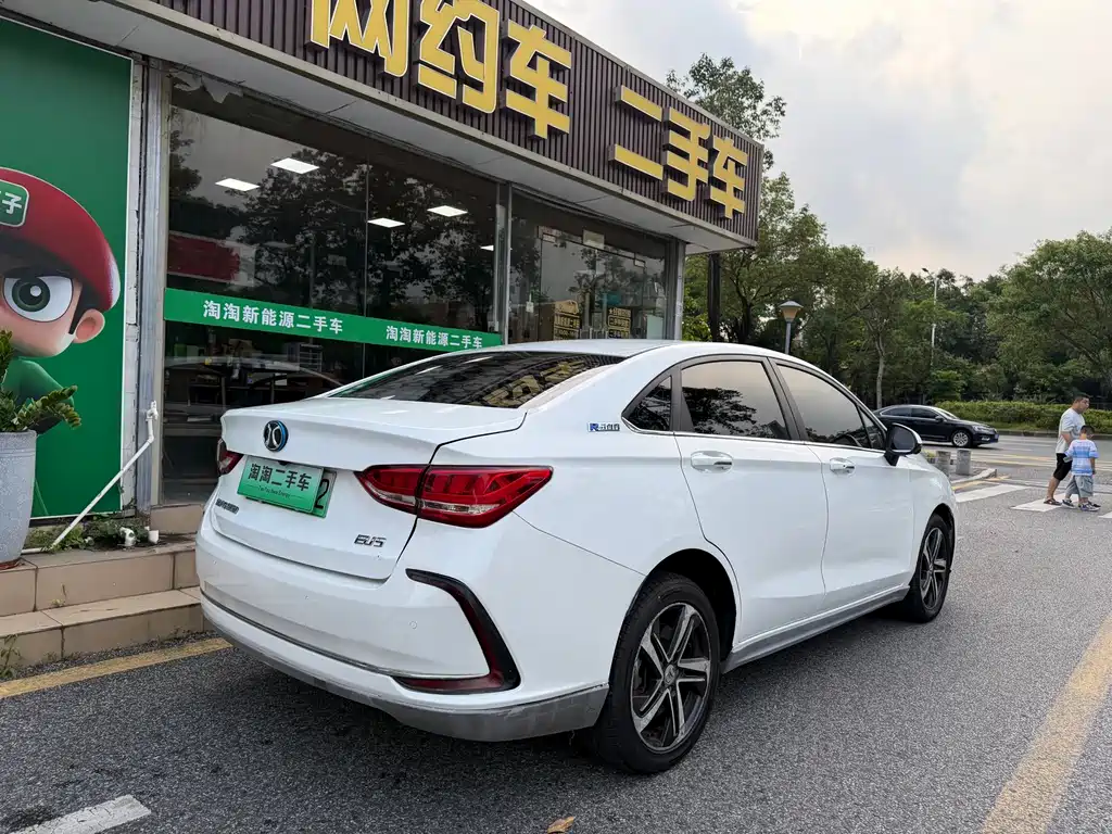 BAIC EU5 — миниатюра 9