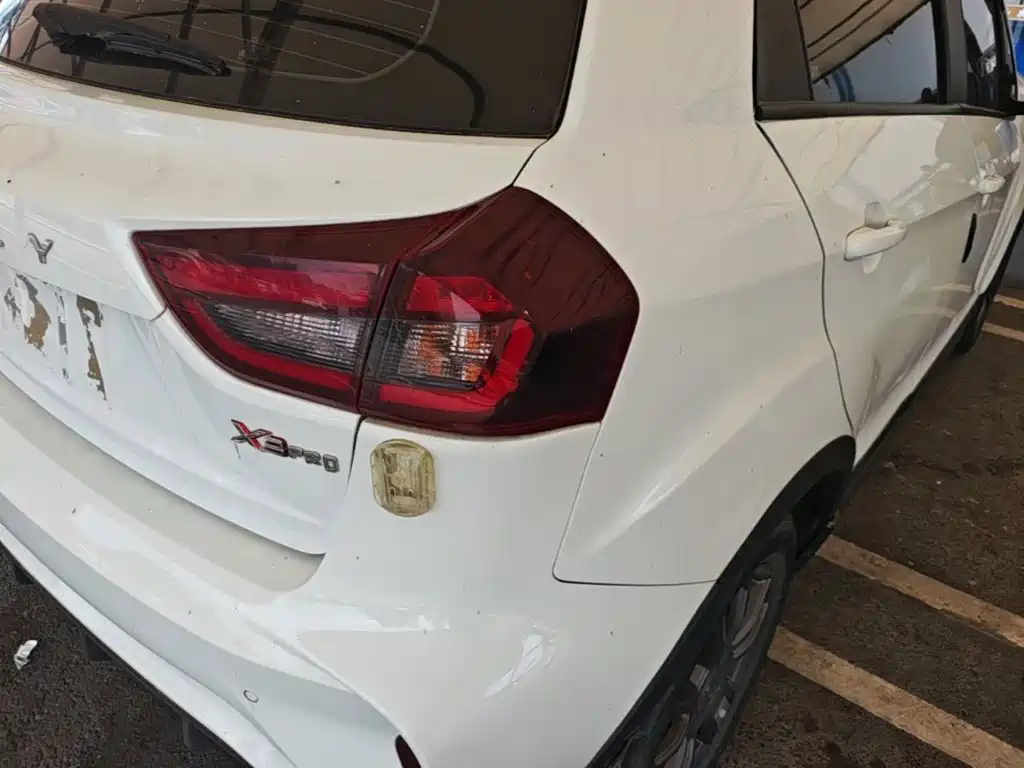 Geely Vision X3 — миниатюра 8