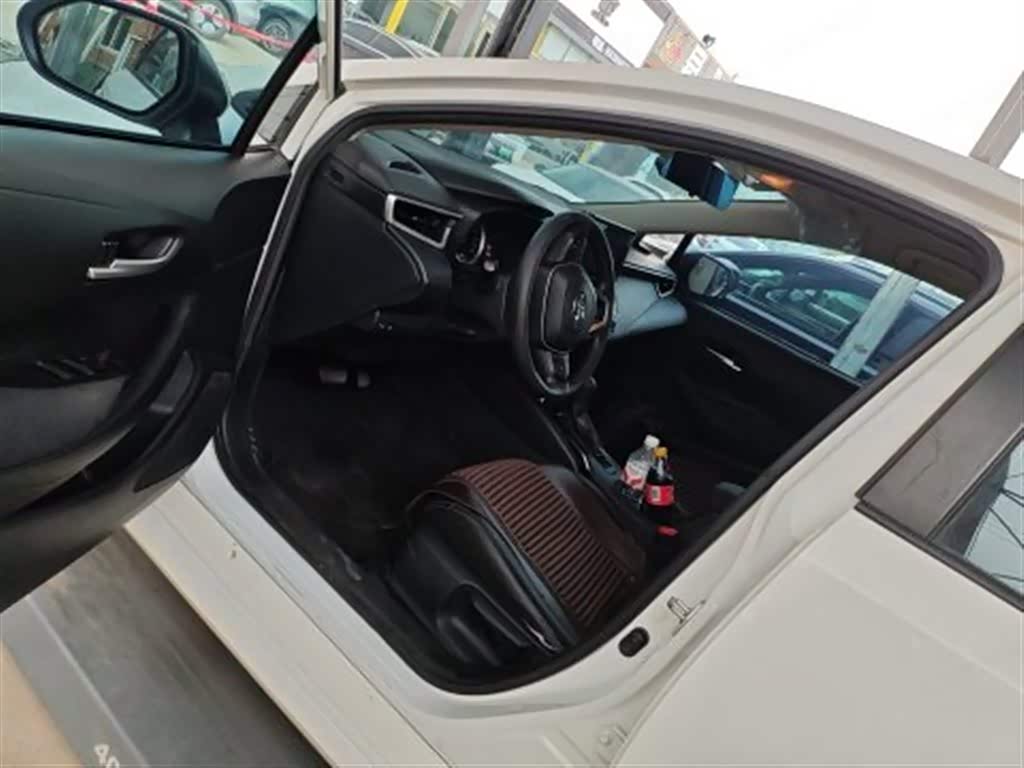 Toyota Corolla 1.2 л 2023 г. Белый, пробег 31000 км