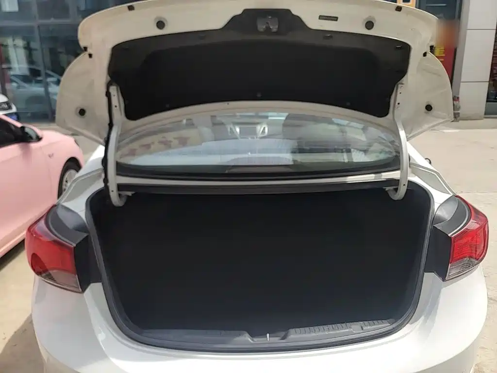 Hyundai Elantra Langdong — миниатюра 19