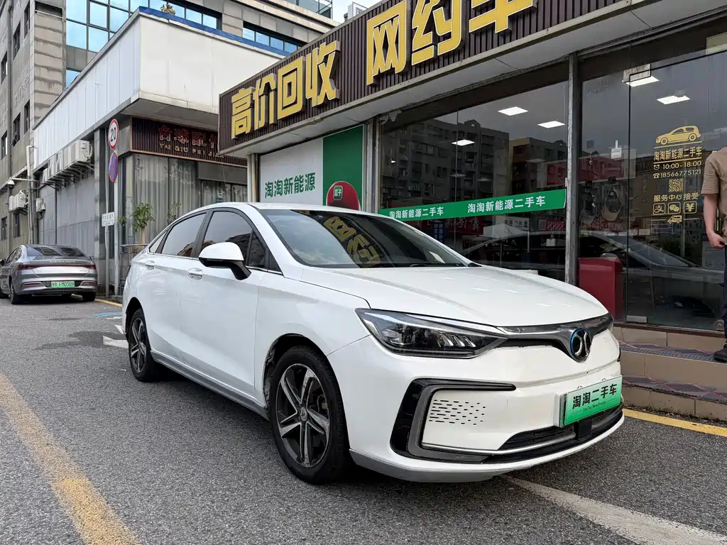BAIC EU5 — миниатюра 3