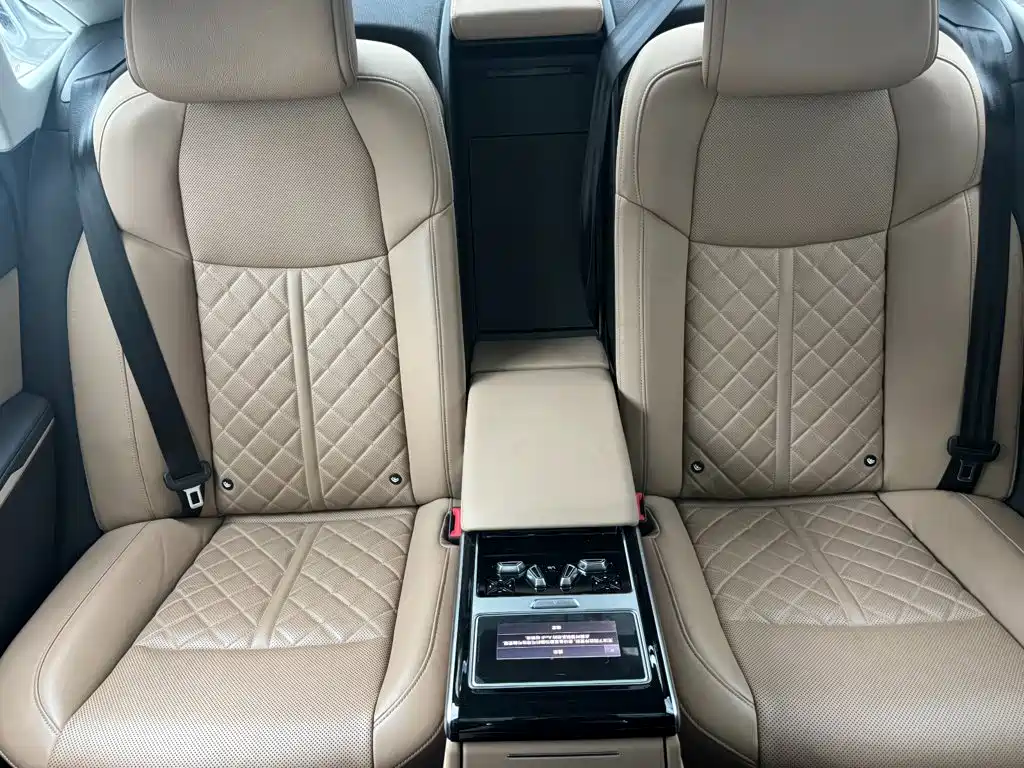 Audi A8 — миниатюра 7