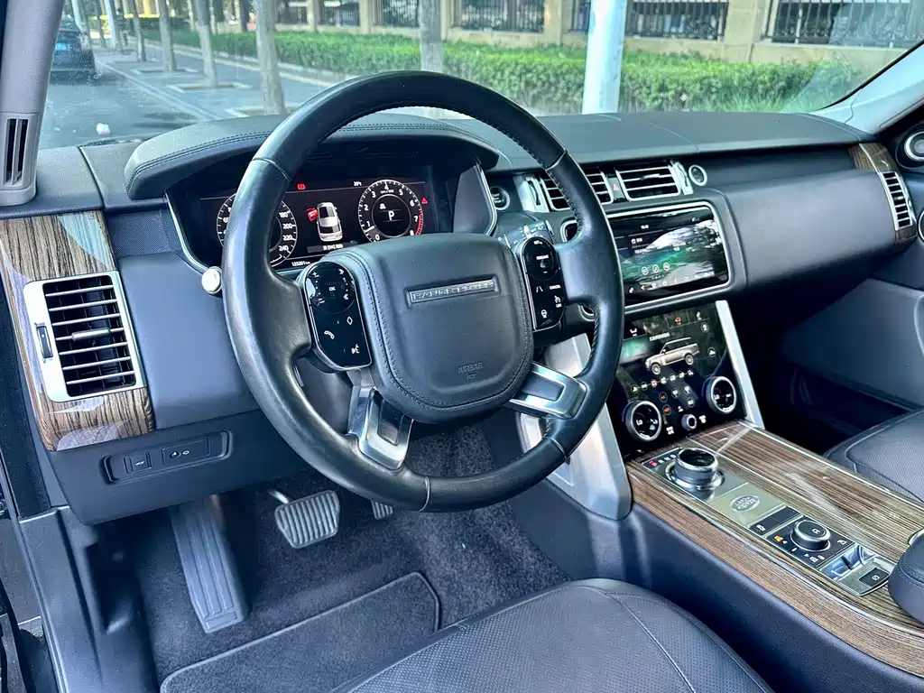 Land Rover Range Rover — миниатюра 10