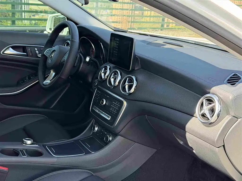 Mercedes-Benz GLA — миниатюра 12