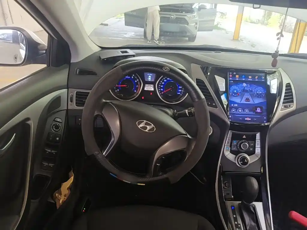 Hyundai Elantra Langdong — миниатюра 11