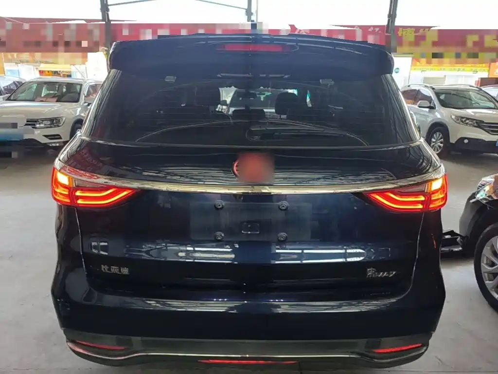 BYD MAX — миниатюра 6