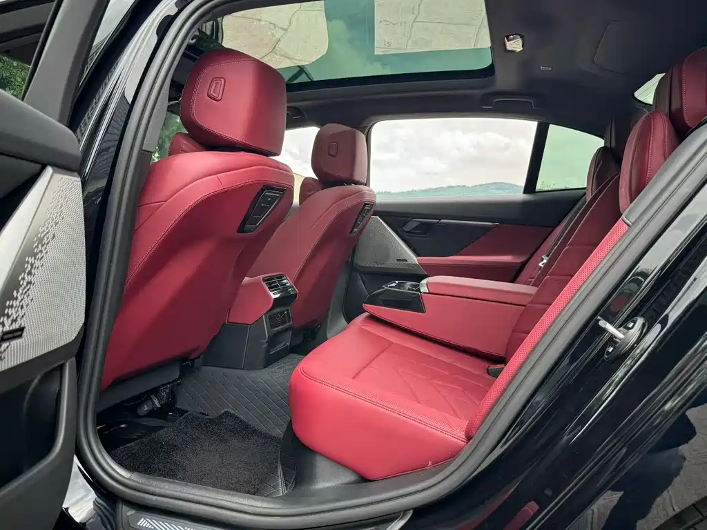 BMW 5 Series — миниатюра 6