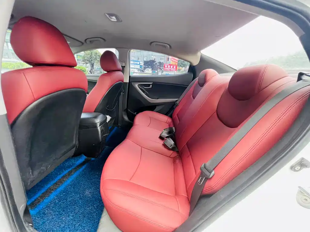 Hyundai Elantra 2015 1.6L AT Fashion
