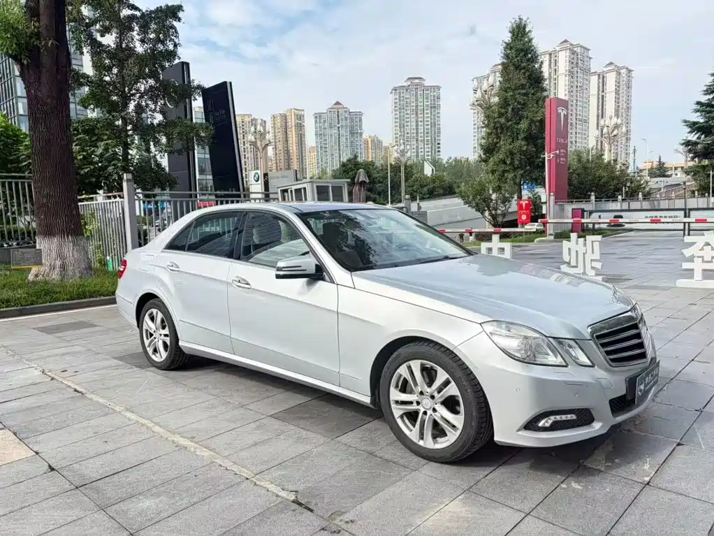 Mercedes-Benz E-Class (Import) — миниатюра 3