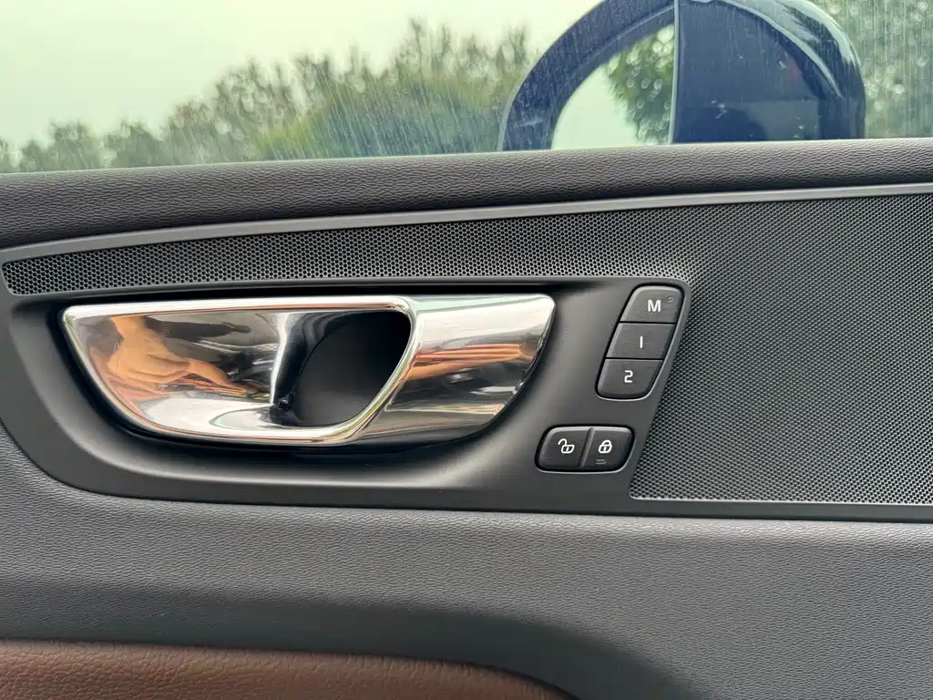 Volvo XC60 T5 4WD Smart Elegant Luxury Edition, фото 20