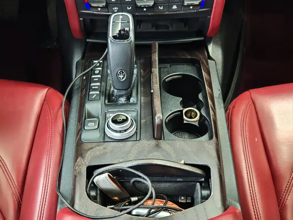 Maserati Quattroporte — миниатюра 16